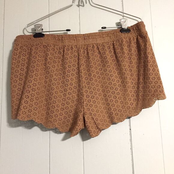 Faux suede scalloped eyelet design shorts - Picture 2 of 5